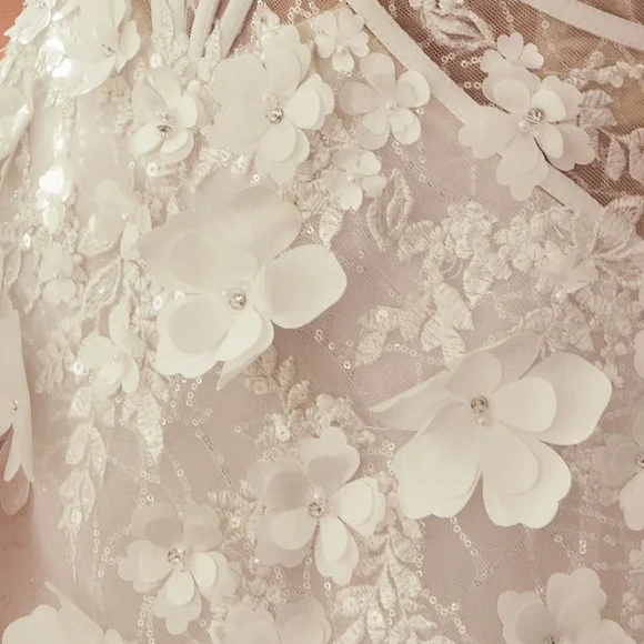 Elegant White Floral Strapless Dress - Picture 3 of 5